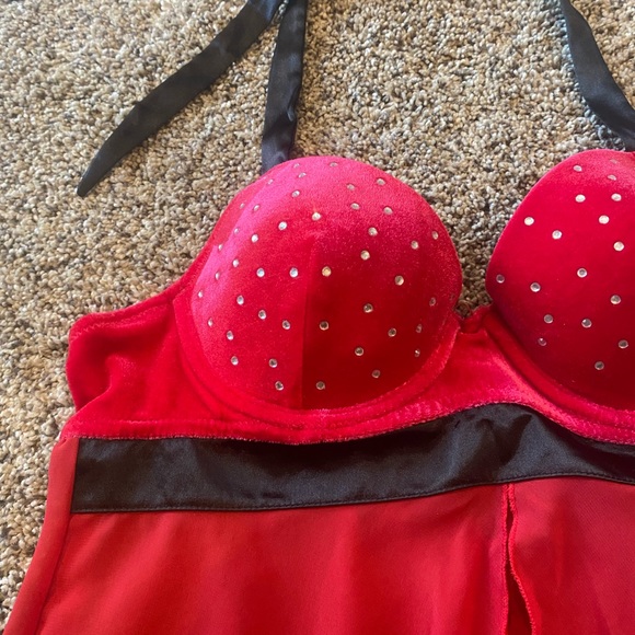 Red Negligee - Picture 3 of 12